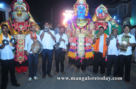 Gokarna Parthagali Mutt Swamiji holds Digvijaya Mahotsava